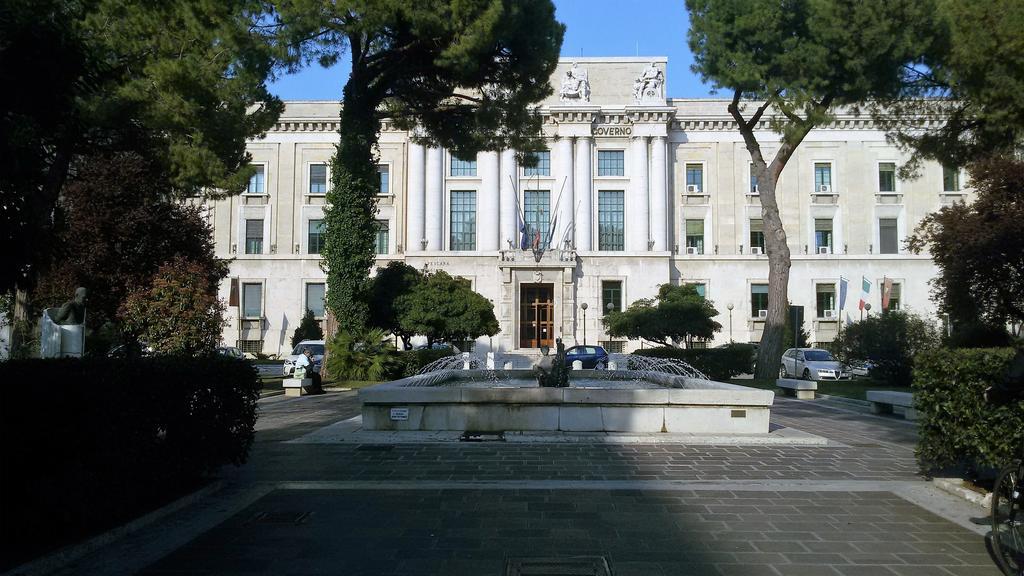 Suites Rome Пескара Екстериор снимка